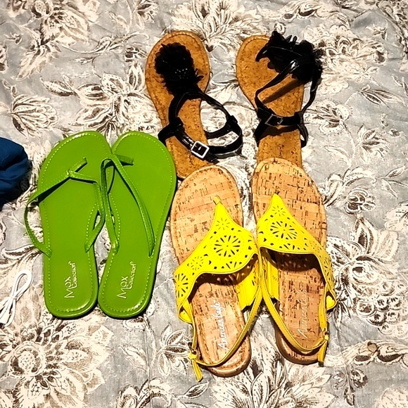 3 Pairs Thong Sandal Bundle - Picture 1 of 6